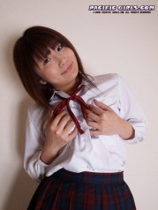 Sexy asian schoolgirl shows pink vagina